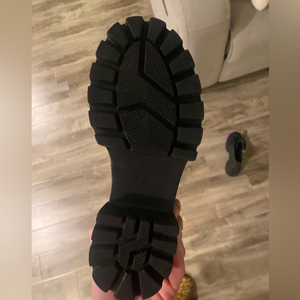 Brand new beautiful, vegan leather combat boots - Picture 9 of 11